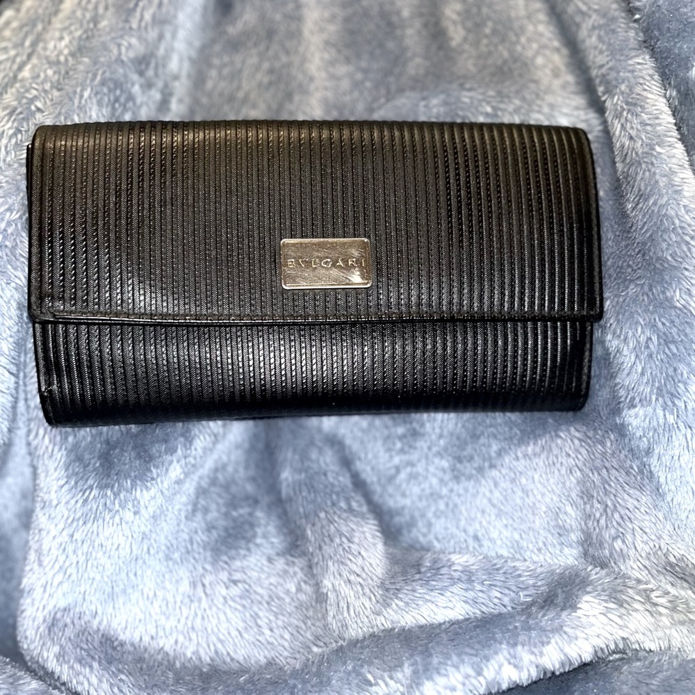 🎀HOST PICK🎀   AUTHENTIC EUC BVLGARI LONG WALLET